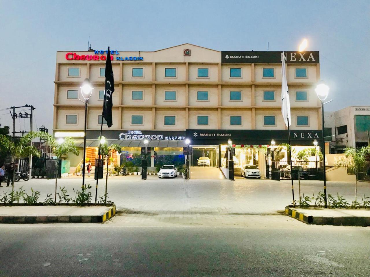 Hotel Chevron Klassik Ludhiana Buitenkant foto